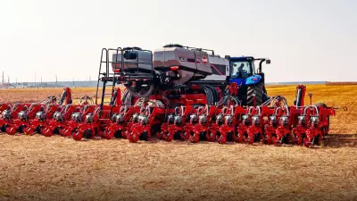 máquina agrícola no campo