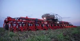 Desenho isométrico frontal da GRAN PRIME em posição de trabalho