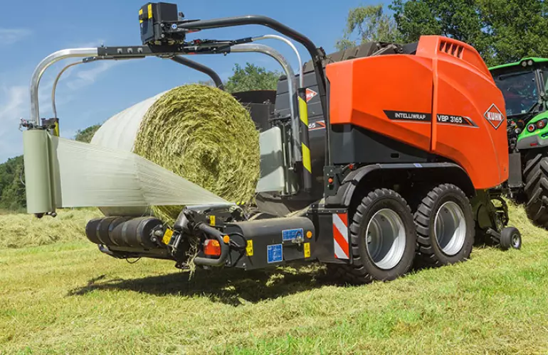 Encintado de plástico en la VBP 3165 de KUHN