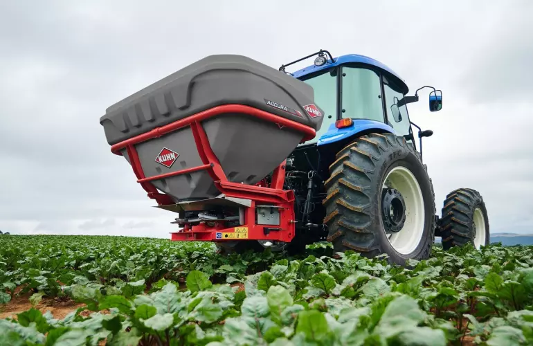 Accura com reservatório rotomoldado