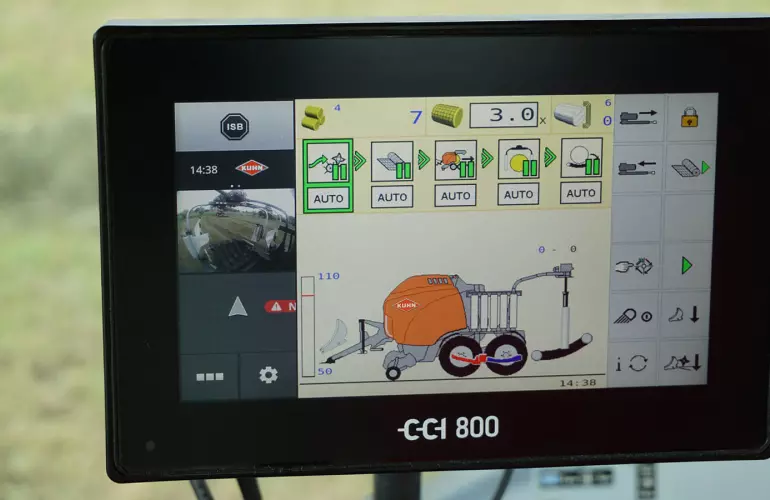 CCI 800 com enfardamento na tela de trabalho