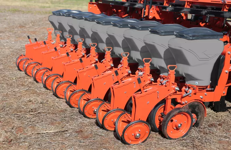 Vista traseira PLUS com detalhes das linhas.