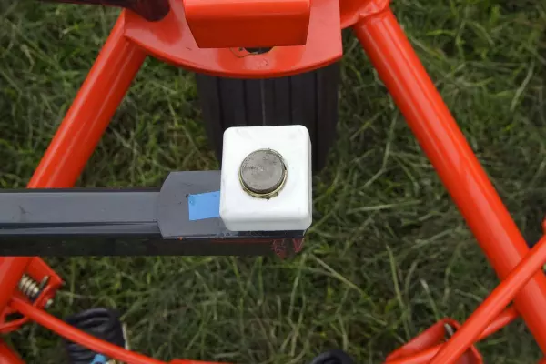 Os defletores de forragem no HAYBOB 300 e 360 têm duas configurações de altura.