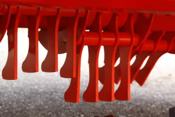 O condicionador de dedos de ferro DIGIDRY é muito eficiente em forragens pesadas, longas ou maduras, mas também em forragens curtas. 