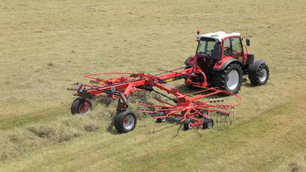 Ajuste mecânico ou hidráulico da largura da leira no GA 7501 +