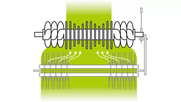 A curta distância entre o rotor e os garfos de recolhimento fornece um excelente fluxo de forragem.