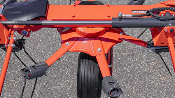 O rotor OPTITEDD de pequeno diâmetro garante que toda a forragem seja virada