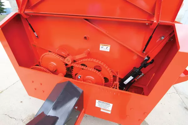 Uma visão da transmissão dianteira de um SL 114.