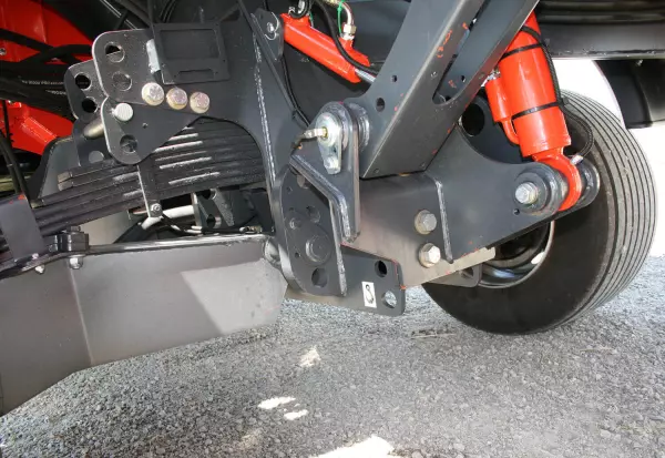 Chassi totalmente suspenso nos misturadores autopropelidos KUHN SPW Intense