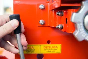 Alavanca de desligamento da catraca sendo acionada.