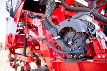 Foto do dosador pneumático da PRIME com destaque para a transmissão por eixo flexível.