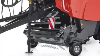 Breite, gesteuerte Pickup mit schwerem Rollenniederhalter und Prallblech.