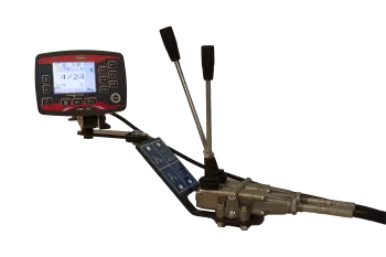 A versão controlada via monitor (C) do RW 1610, com a função AUTOLOAD patenteada integrada, aumentou a eficiência geral e a capacidade de carregamento e embalagem. O controle remoto RF com controle de segurança de anta distância é opcional.