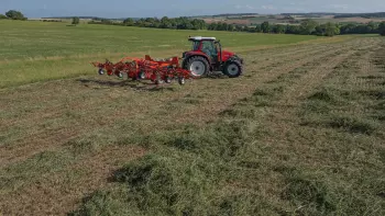 O sistema HLC no espalhador GF 8703 T simplifica as manobras nas cabeceiras.