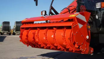 La fraise de chargement des SPV Power-Intense de 2,00 m et d'une puissance de 120 ch bénéfice de la fonction "sur-puissance".