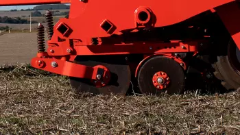 Side view of the cutting disc on the soil