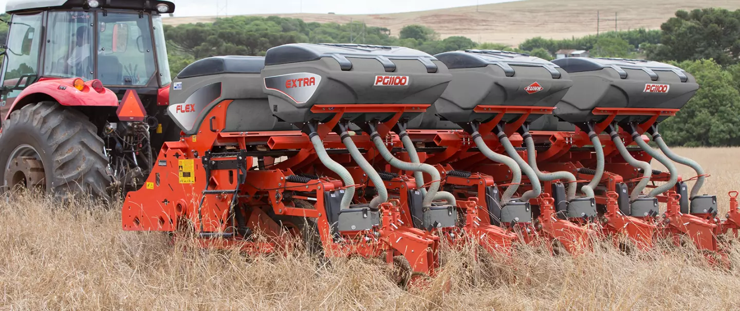 Visão frontal da plantadeira Flex Pneumática