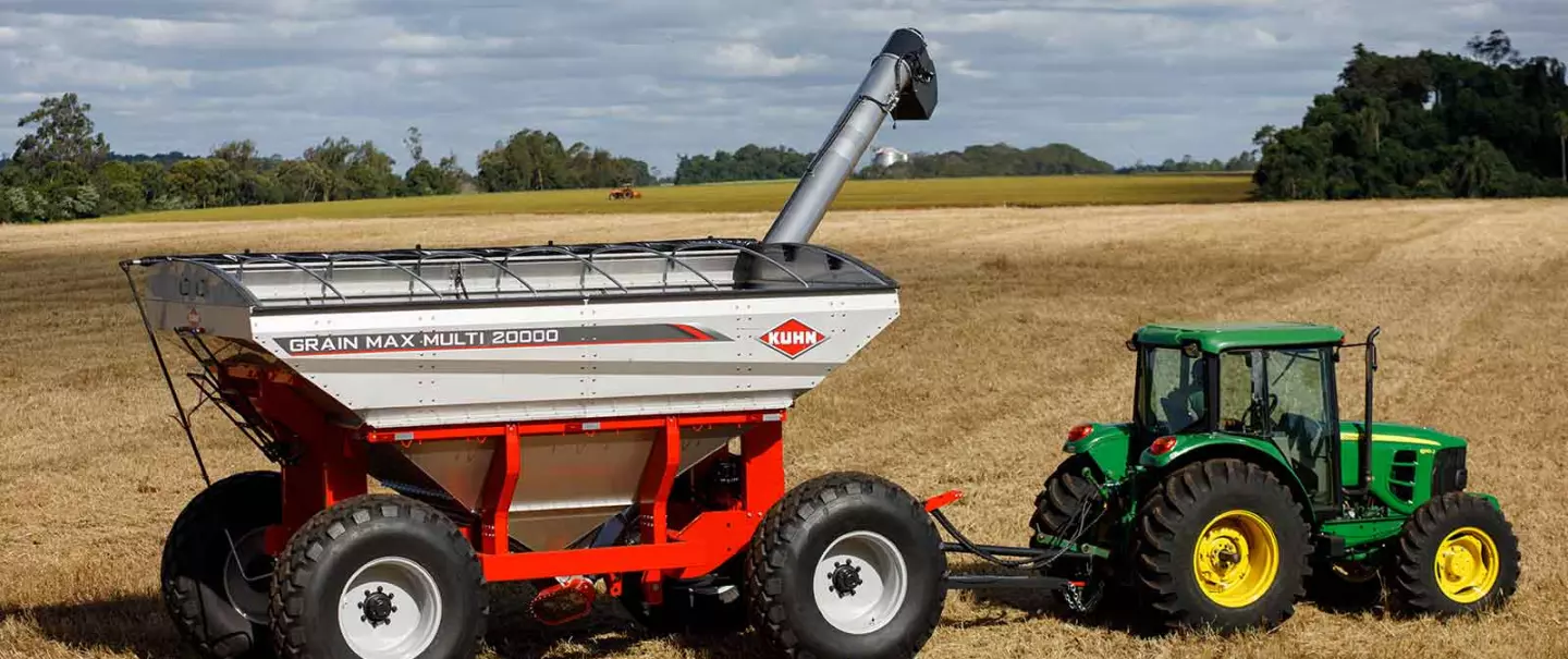 GRAIN Max MULTIUSO trabalhando no campo