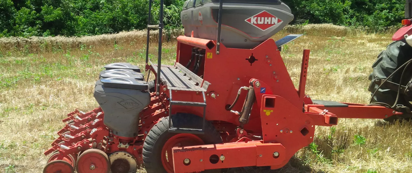 Vista lateral da SELECT GG no campo.